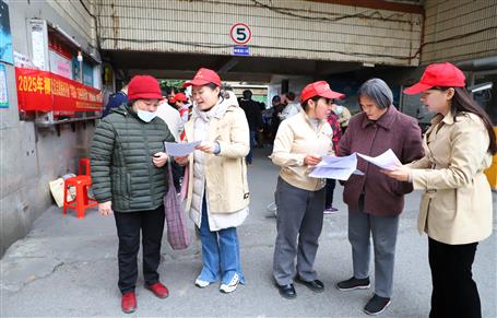 公司团委开展学雷锋自愿效劳运动
